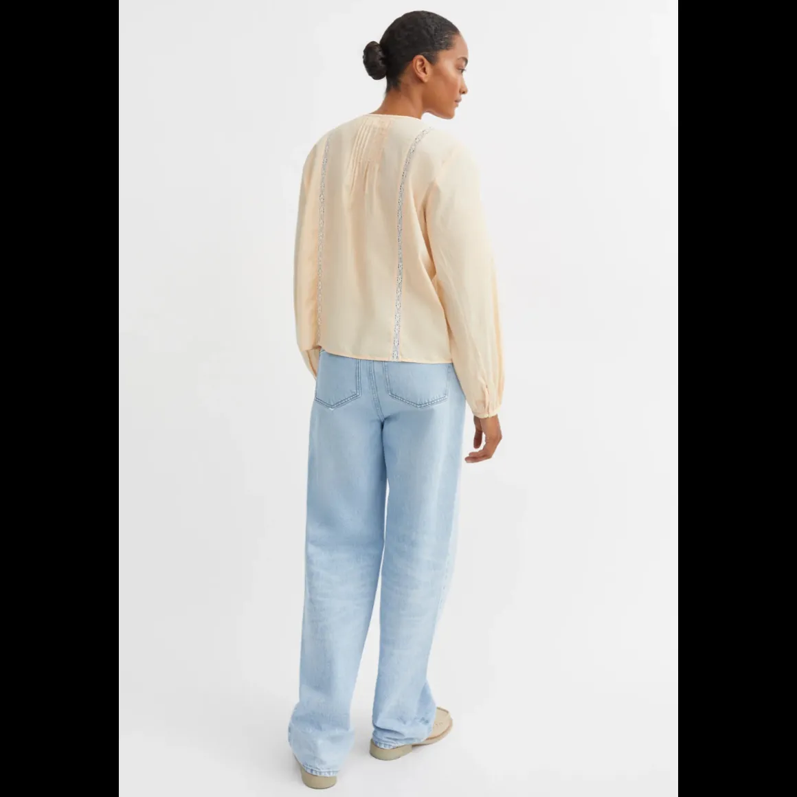 skall_studio_magnolia_blo_2.webp Skall Studio Magnolia Blouse