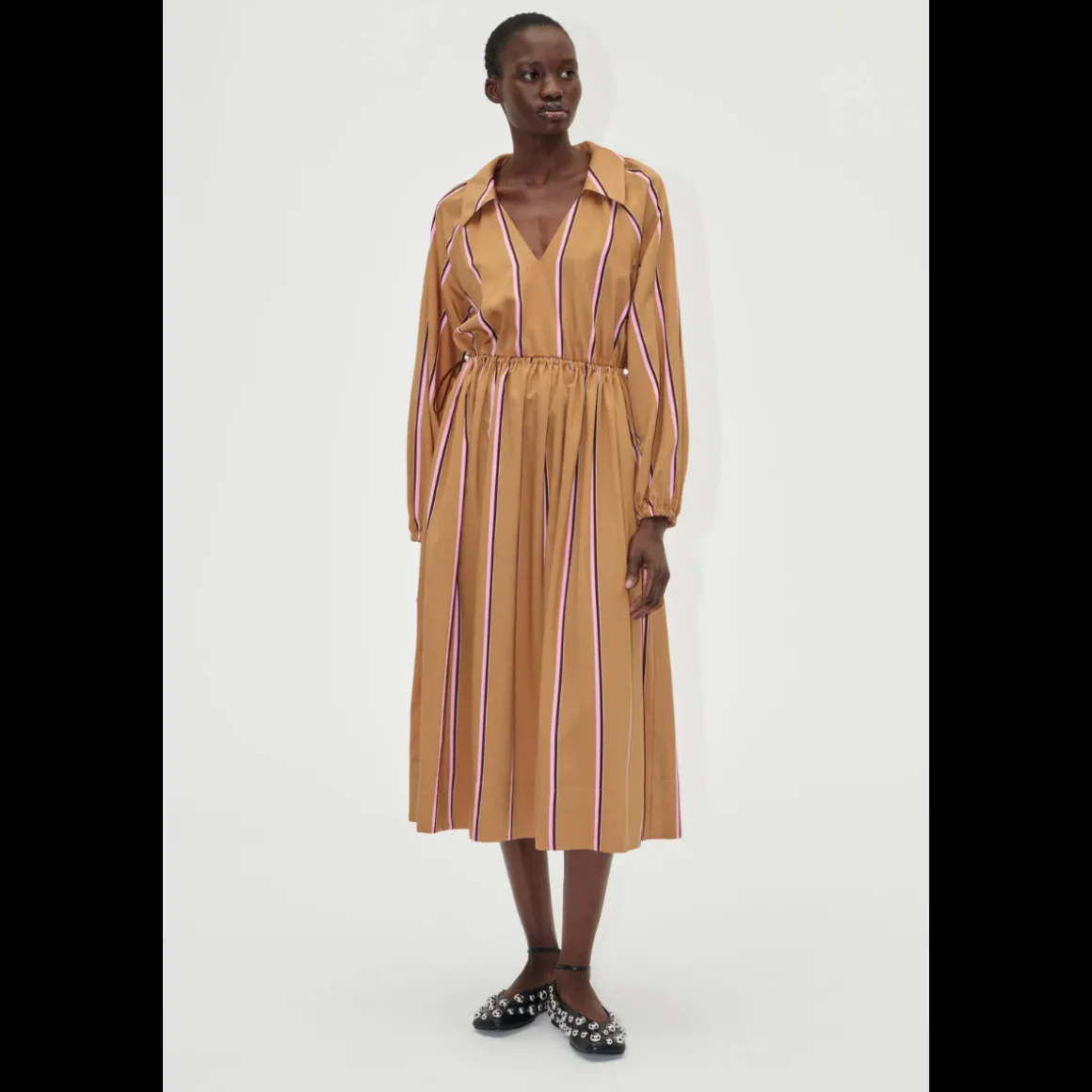 stine_goya_elasticated_mi_2.webp Stine Goya Elasticated Midi Dress